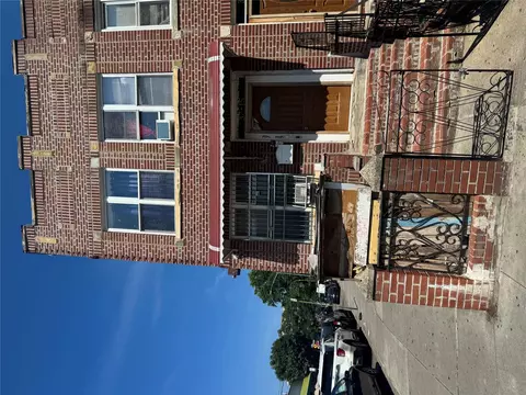 3715 93rd St, New York, NY 11372