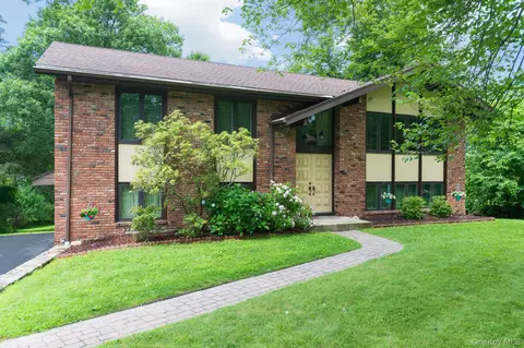 125 Longdale Rd, Mahopac, NY 10541