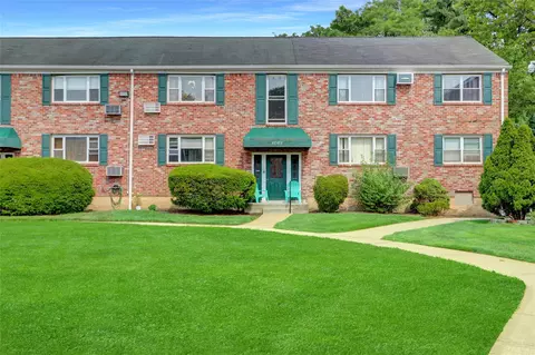 1061 Fenwood Dr #3, Valley Stream, NY 11580