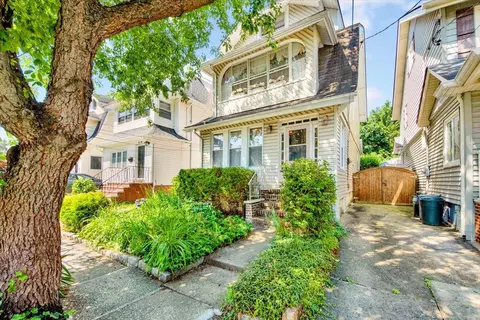 3516 216th St, New York, NY 11361