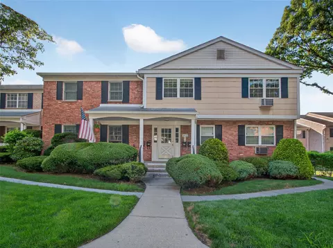 252 Parkside Dr, Ramapo, NY 10901