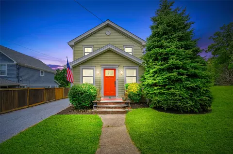 27 Neulist Ave, North Hempstead, NY 11050