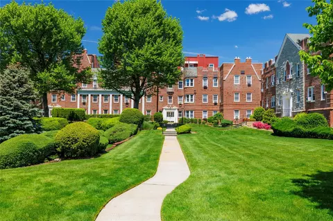 104 S Village Ave #1G, Rockville Centre, NY 11570