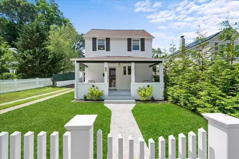 56 Summers St, Oyster Bay, NY 11771