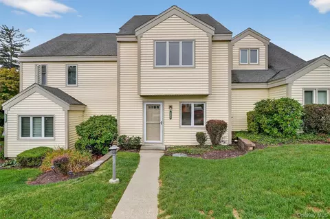 204 Stoneway Ln, Peekskill, NY 10566