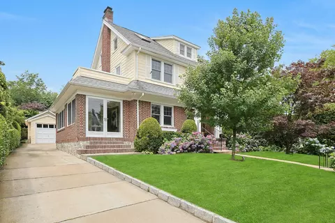 48 Faneuil Pl, New Rochelle, NY 10801