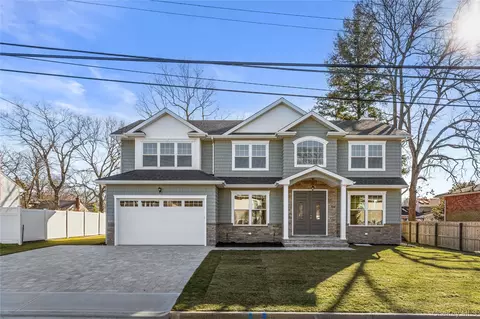 51 Bedford Ave, North Hempstead, NY 11590