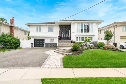 2508 Harbor Ln, Bellmore, NY 11710