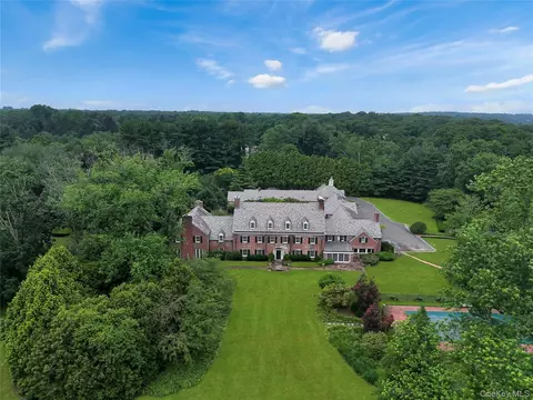60 Piping Rock Rd, Locust Valley, NY 11560
