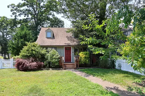 25 N Babylon Tpke, Merrick, NY 11566