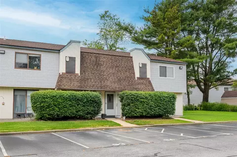 95 Pointe Cir S #95, Coram, NY 11727