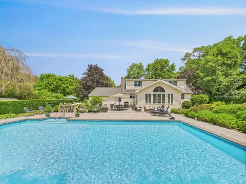 4710 Old North Rd, Southold, NY 11971