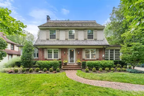 7 Murchison Pl, White Plains, NY 10605