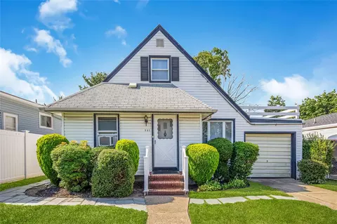 245 E Seaman Ave, Freeport, NY 11520