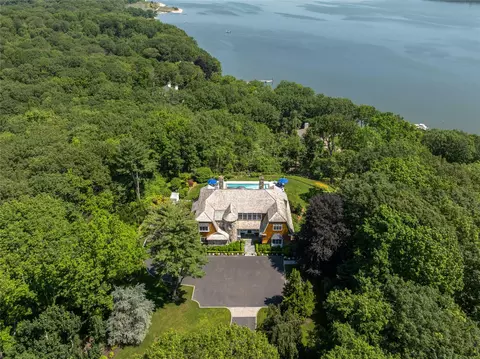 12 North Rd, Oyster Bay, NY 11771