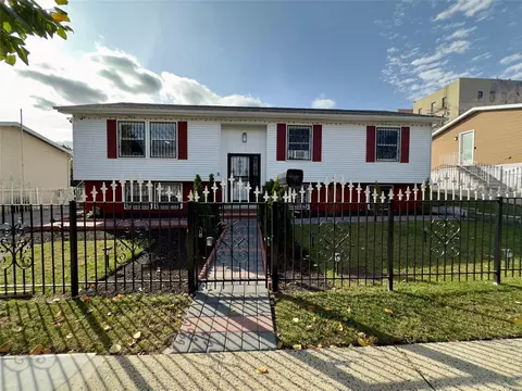 1565 Charlotte St, New York, NY 10460