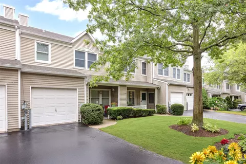 7 Sea Court Ln, Port Jefferson, NY 11777