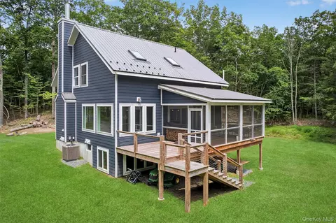 107 Maple Ln, Tusten, NY 12764
