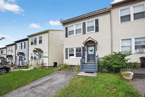 8 Washington Pl, Newburgh, NY 12550