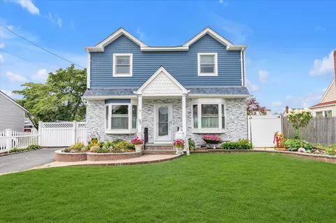 1015 Grand Blvd, Westbury, NY 11590