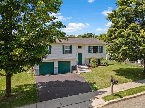 8 Sunnyside Ave, Walden, NY 12586