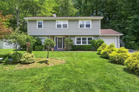 3324 Sycamore Ln, Yorktown, NY 10598