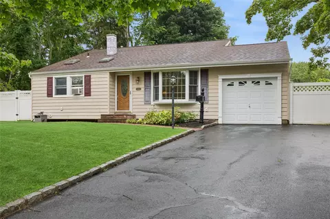 3003 Watch Hill Ave, Medford, NY 11763