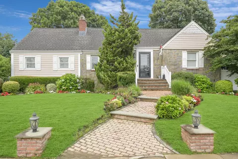 3309 Balsam St, Oceanside, NY 11572