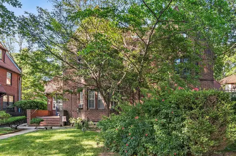 54 Ingram St, New York, NY 11375