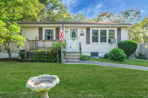 172 Van Buren St, Mastic, NY 11950
