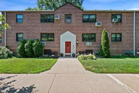 80-11 Shore Pkwy #1L, New York, NY 11414