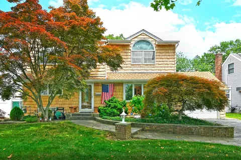 3665 Centerview Ave, Wantagh, NY 11793