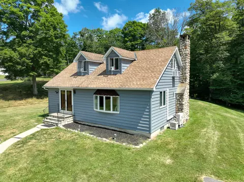 4 Bijou Ln, Mount Hope, NY 10963