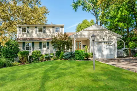 46 Garfield Ave, Glen Head, NY 11545