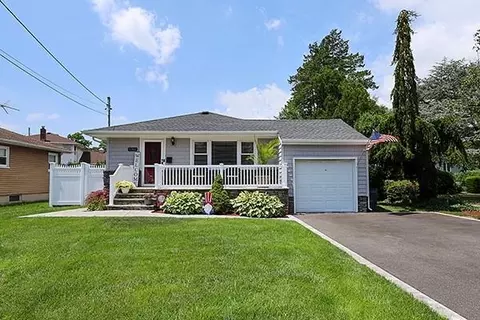 1266 Oakfield Ave, Wantagh, NY 11793