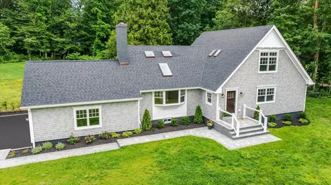 2 Brookhill Ln, Huntington, NY 11743