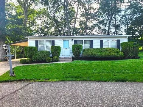 1407 Middle Rd #48, Calverton, NY 11933