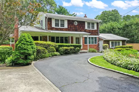 19 Laurel Dr, Smithtown, NY 11787