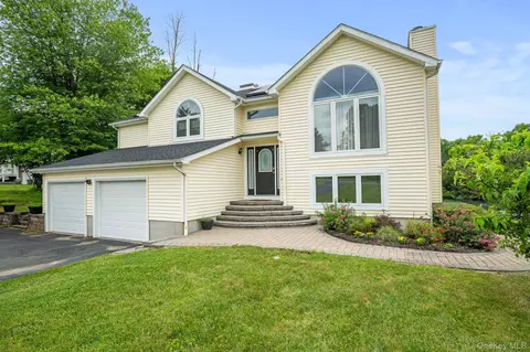 125 Whipple Rd, Wallkill, NY 10940