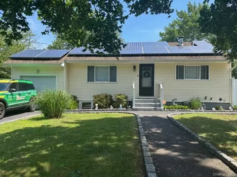 805 Doane Ave, Bellport, NY 11713
