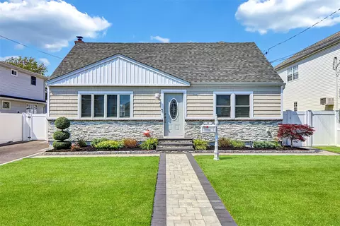 29 E Jackson Ave, Babylon, NY 11702 photo 1