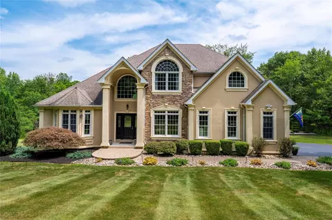 90 Hampton Rd, Marlboro, NY 12542