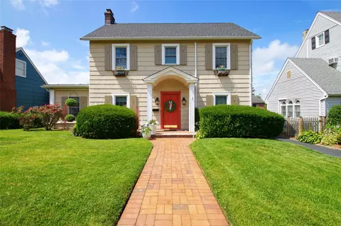 71 Hillcrest Ave, North Hempstead, NY 11030