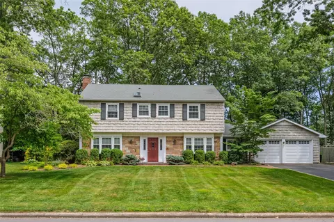 15 Shadetree Ln, Stony Brook, NY 11790