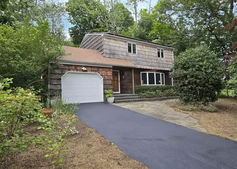2 Maple Ave, Stony Brook, NY 11790