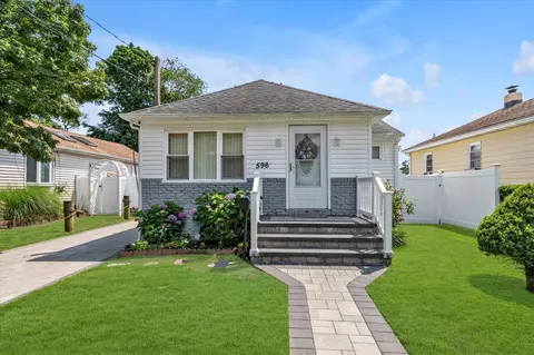 596 Lincoln Ave, West Hempstead, NY 11552