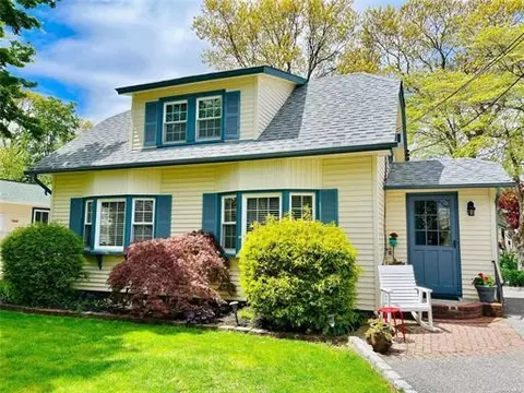 30 Bliss St, Patchogue, NY 11772