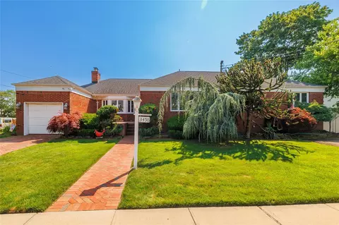 3458 Frederick St, Oceanside, NY 11572