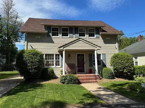 11 Berry St, Shawangunk, NY 12589