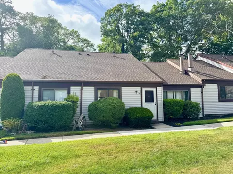 76 Gauguin #76, Middle Island, NY 11953